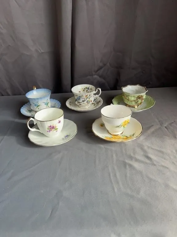 English Bone China Teacups & Saucers Set