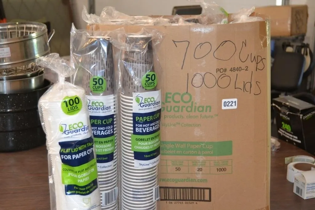 700 hot cups w 1000 lids