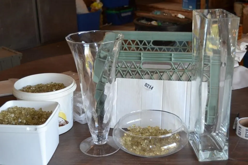 Asst of vases with decorative glass