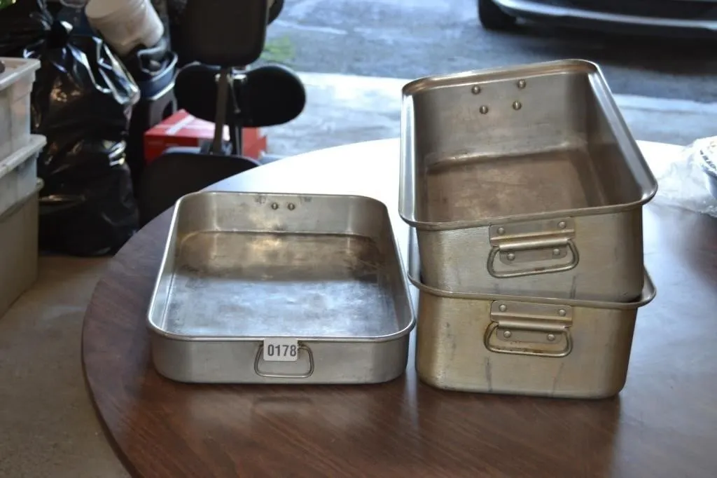 3 roasting pans