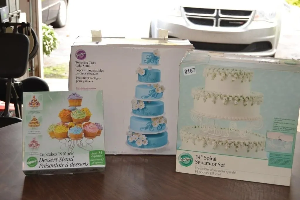 asst. of cake & cupcake stannds