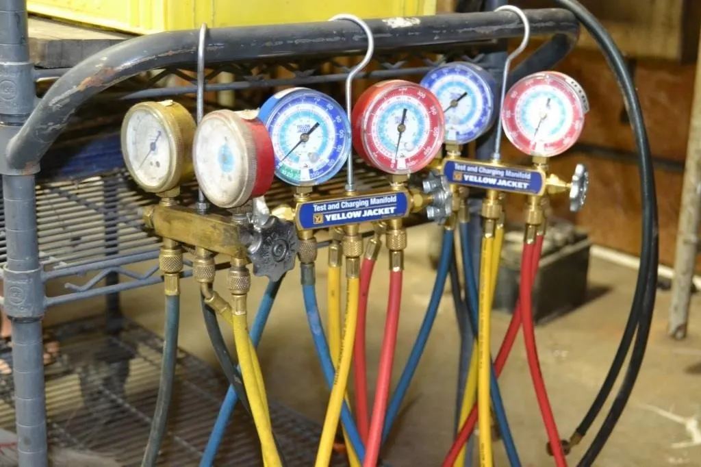3 refidgeration gauges