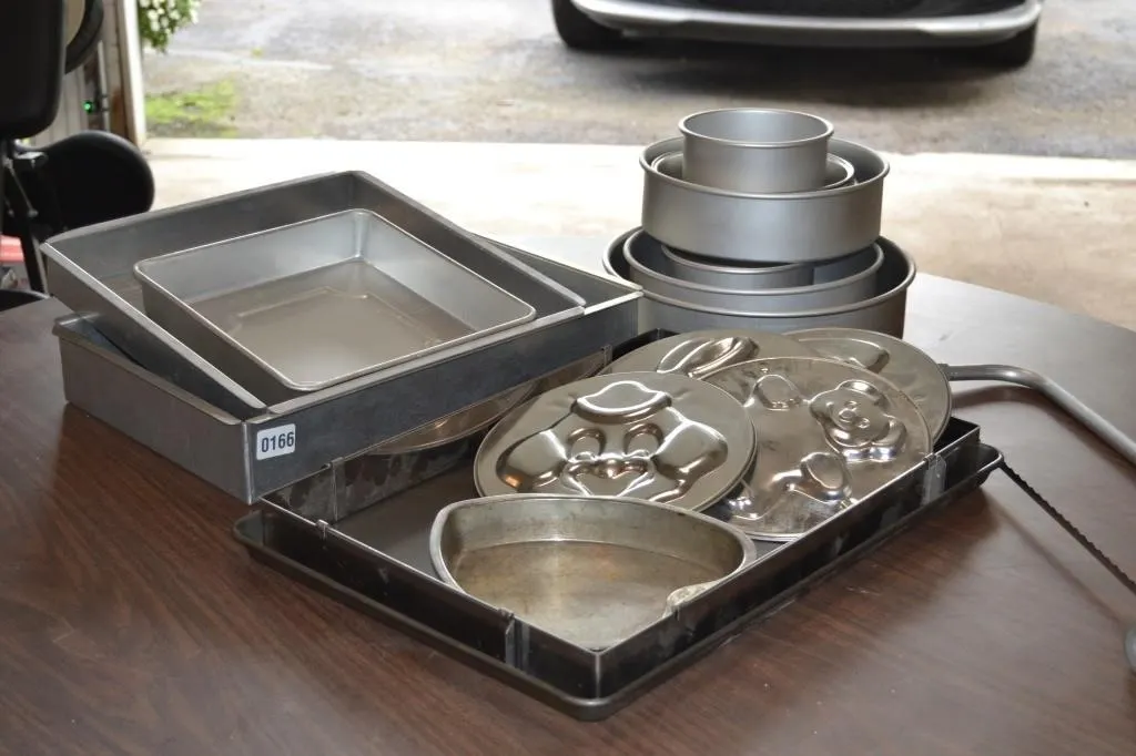 cake pans & cake moulds