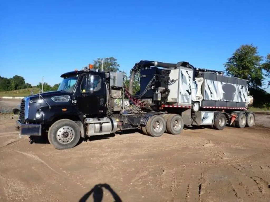 2020 Freightliner 114SD Heavy Spec Day Cab With 20