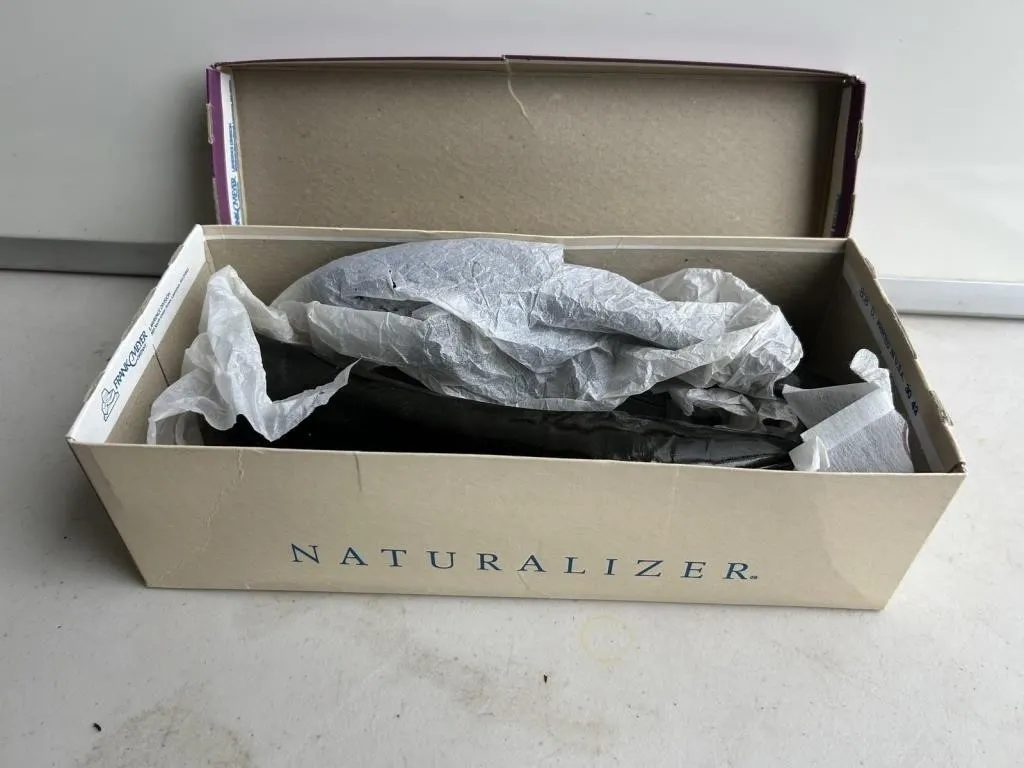Naturalizer patent leather pumps, women's