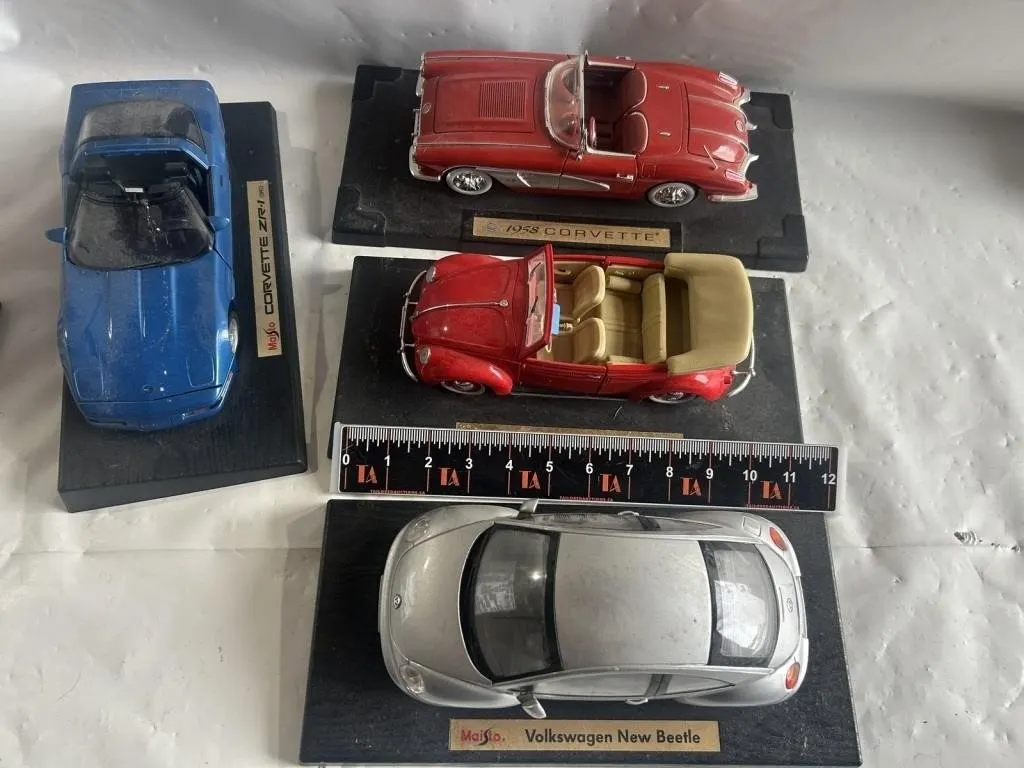 Maisto 1:18 diecast model cars, set of 4