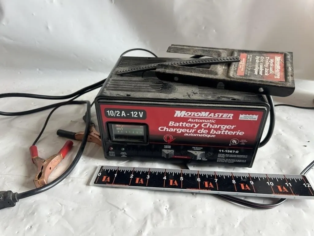 MotoMaster Automatic Battery Charger 10/2A-12V
