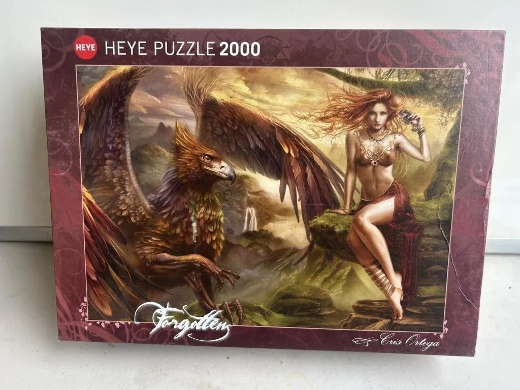 Heye Puzzle 2000 'Eagle Queen' by Cris Ortega