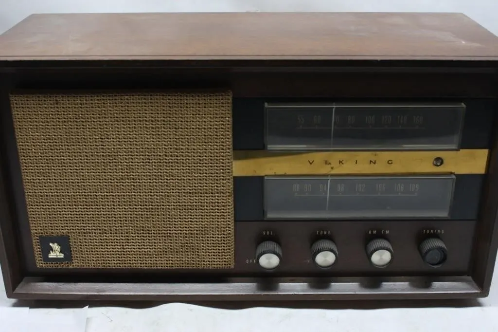 Viking Vacuum Tube AM/FM Radio (T. Eaton Co.)