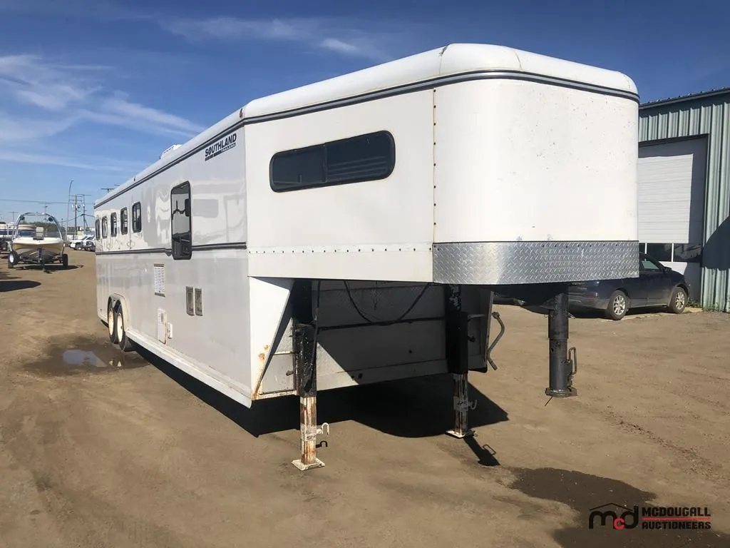 2003 Southland 3-Horse Living Quarters T/A Trailer
UNRESERVED