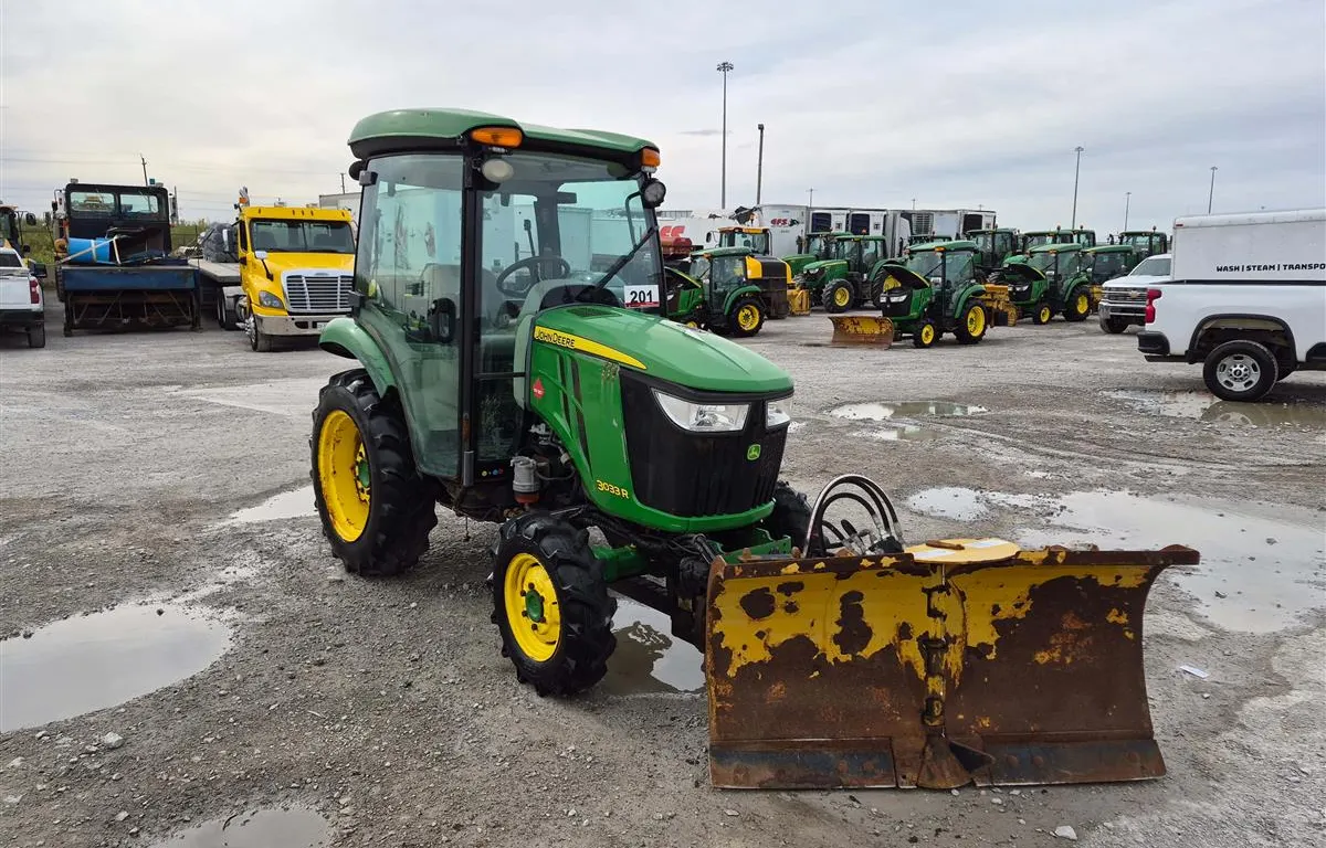 2017 John Deere 3033R Tractor w/ Snow Blade
UNRESERVED