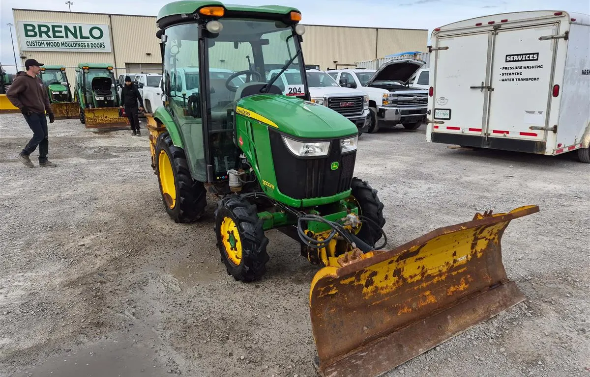 2016 John Deere 3033R Tractor w/ Snow Blade & Spreader
UNRESERVED
