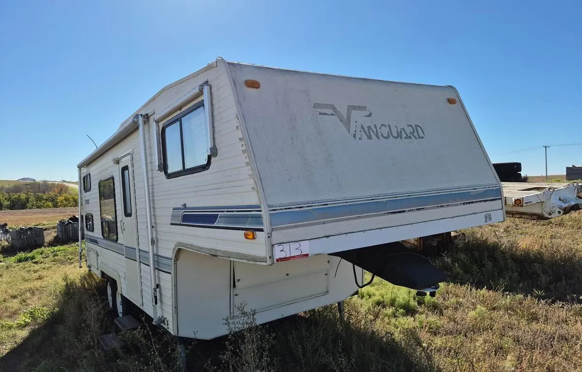 1992 Vanguard 25' Fifth Wheel Trailer
UNRESERVED