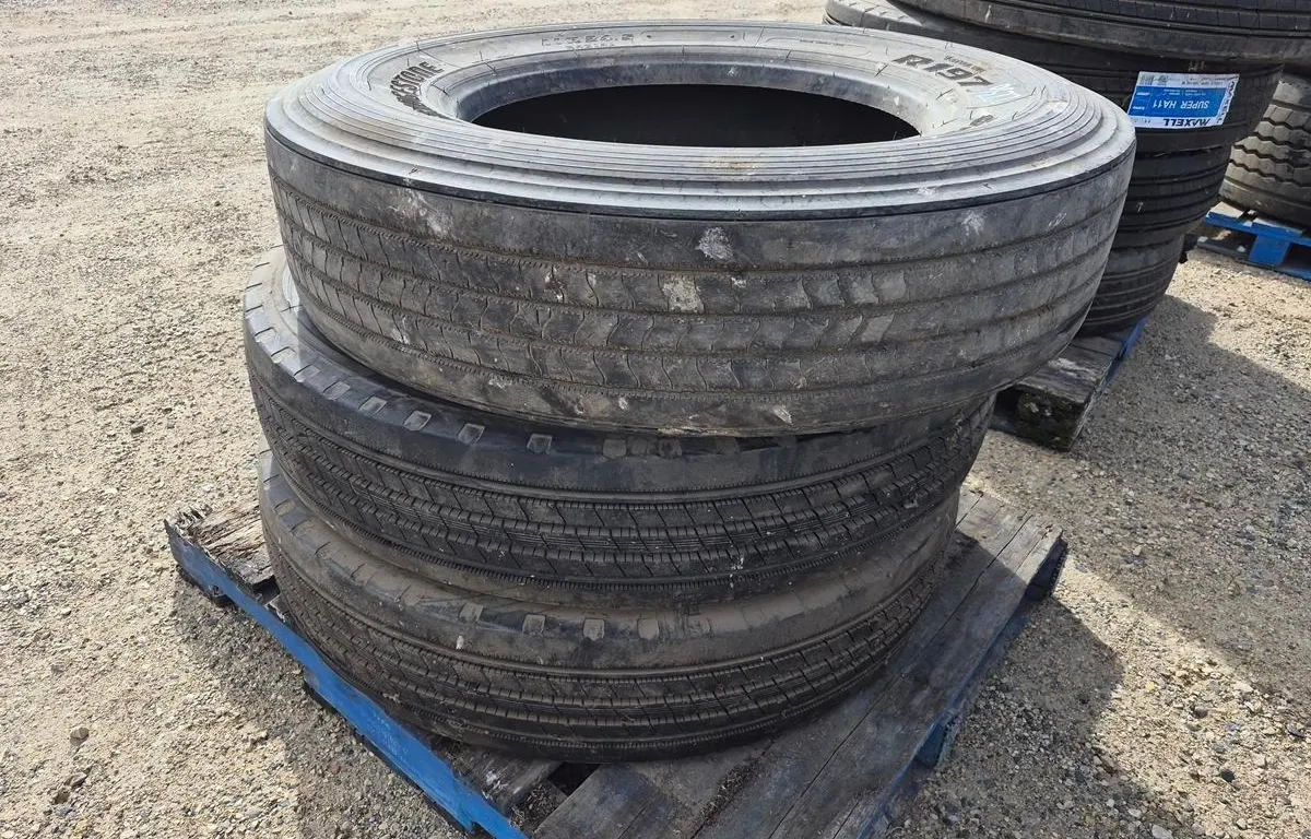 (3) 11R24.5 Radial Tires
UNRESERVED