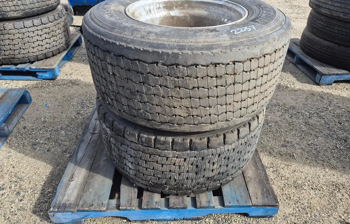 (2) 445 / 50R22.5 Tires
UNRESERVED