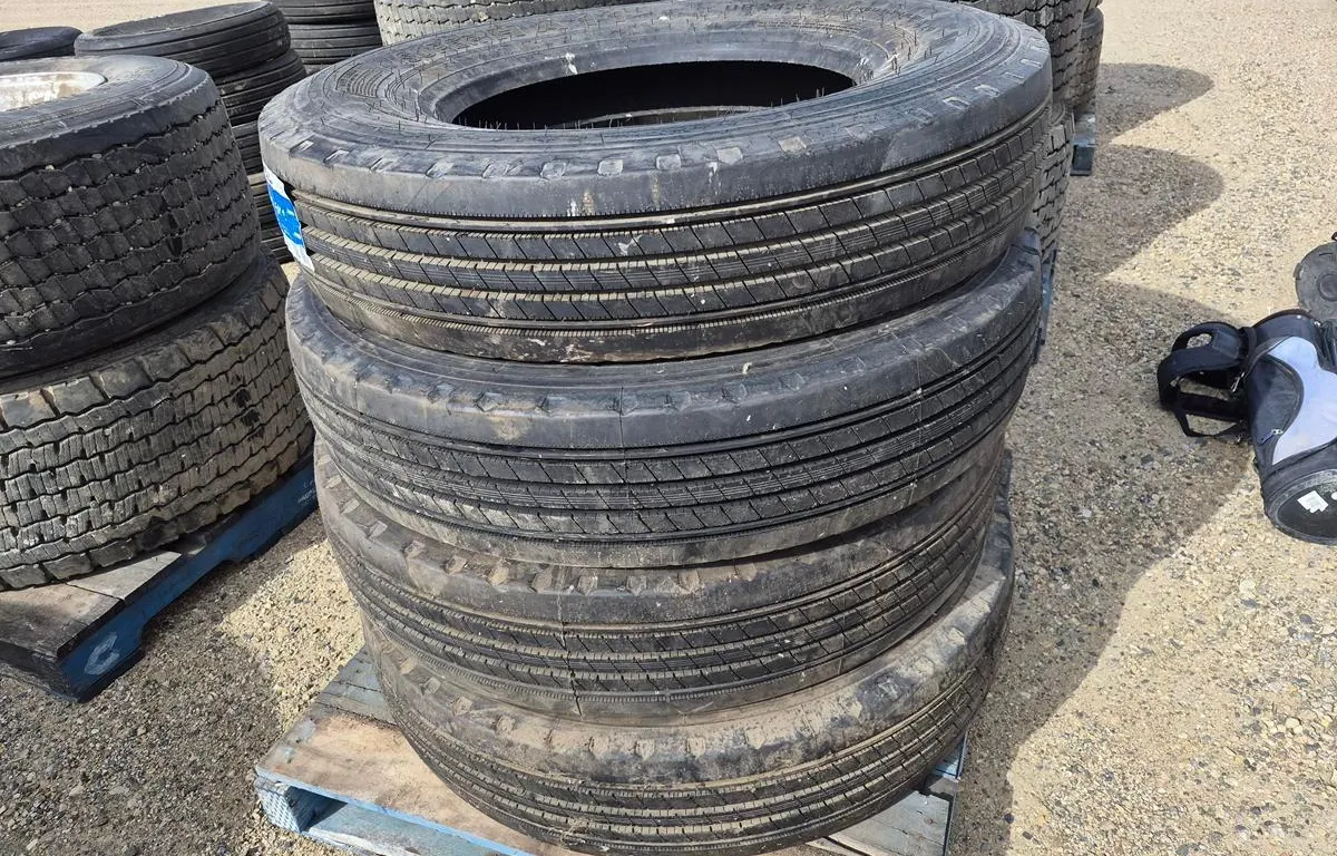 (4) 11R24.5 Tires
UNRESERVED