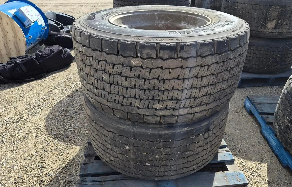 (2) 445 / 50R22.5 Tires
UNRESERVED