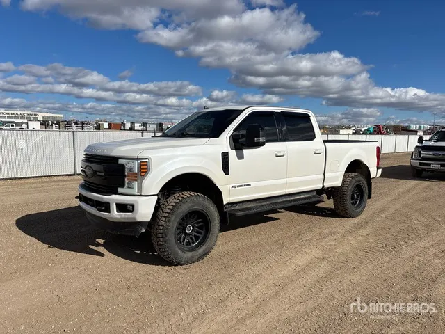 2019 Ford F-350 Lariat 4x4 Crew Cab Pickup
