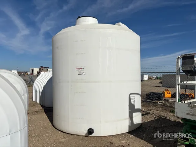 Free Form 5000 gal Standard Duty Blemished Water Tank (Unused)