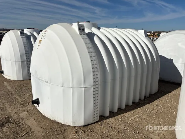 Free Form 2650 gal Poly Heavy Duty Gen II Low Profile Blemished Water Tank (Unused)