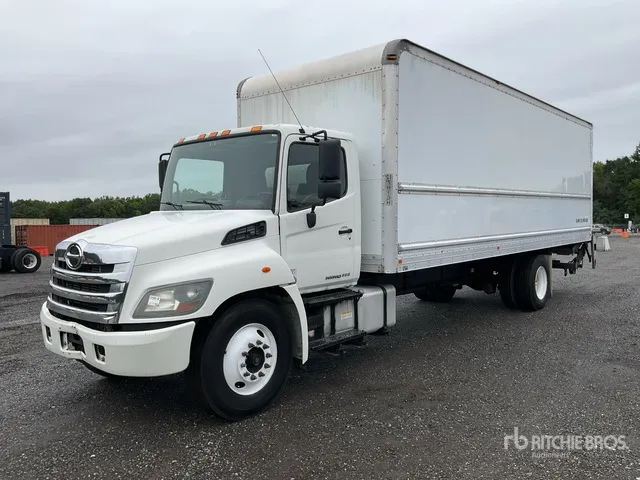 2015 Hino 338 4x2 Van Truck