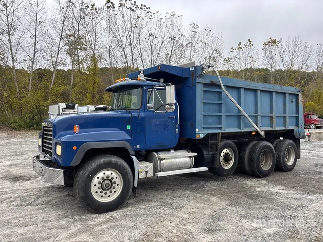 2002 Mack RD688 8x4 Tri/A Dump Truck