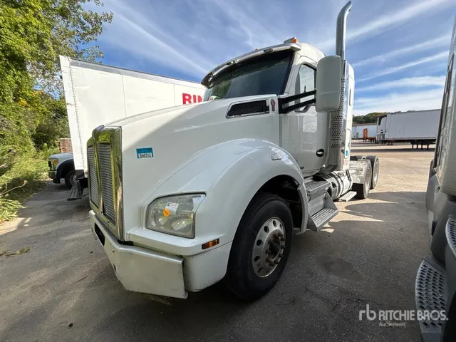 2020 Kenworth T880 6x4 T/A Sleeper Truck Tractor
