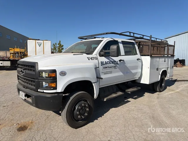 2023 Chevrolet Silverado 5500HD 4x4 Crew Cab Utility Truck