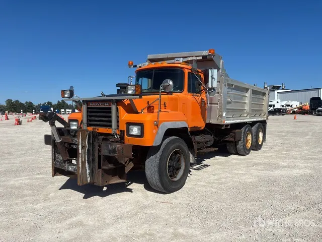 2001 Mack RD688S 6x4 T/A Dump Truck