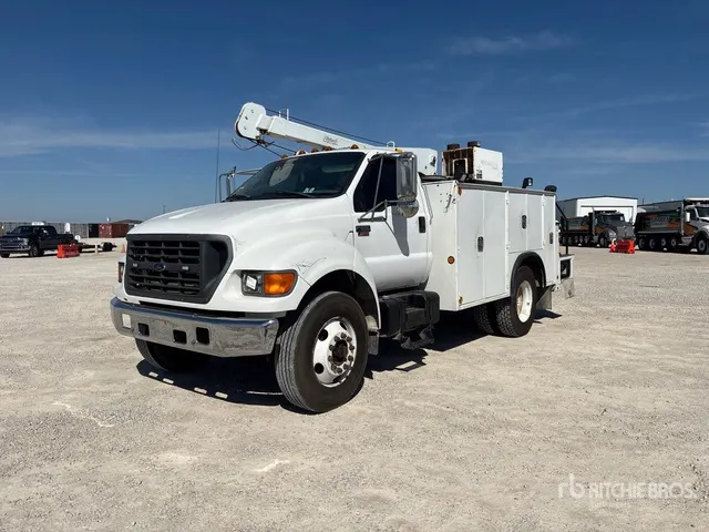 2003 Ford F-650 4x2 Service Truck