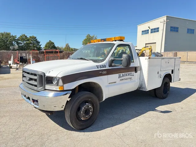 2002 Ford F-450 XL 4x2 Utility Truck