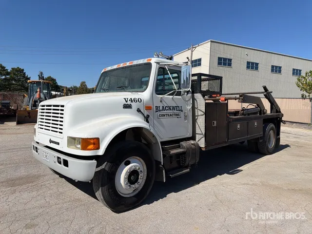 2001 International 4900 4x2 Reel Truck