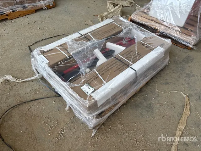 Quantity of (3) Arcan 4 ft Farm Jack
