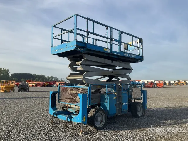 2014 Genie GS-4390 4x4 Diesel Scissor Lift
