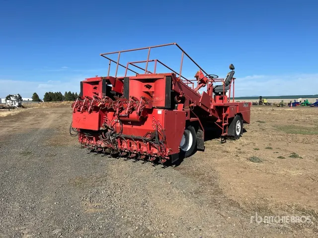 1997 Bearcat BC CDH Truck Mounted Chip Spreader