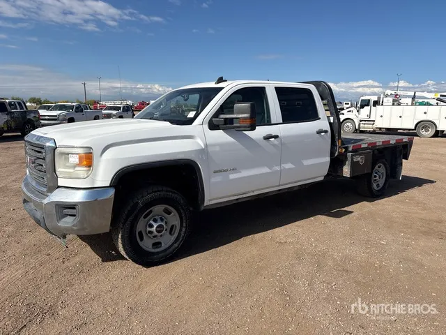 2015 GMC Sierra 2500HD 4x4 Crew Cab Flatbed Truck