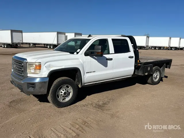 2015 GMC Sierra 2500HD 4x4 Crew Cab Flatbed Truck