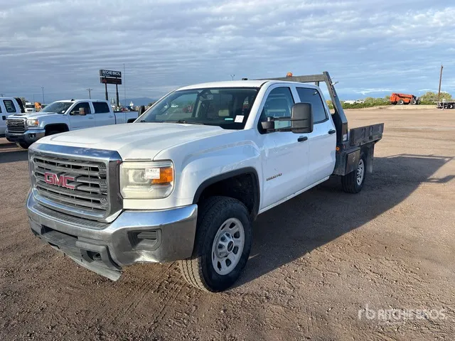 2015 GMC Sierra 2500HD 4x4 Crew Cab Flatbed Truck