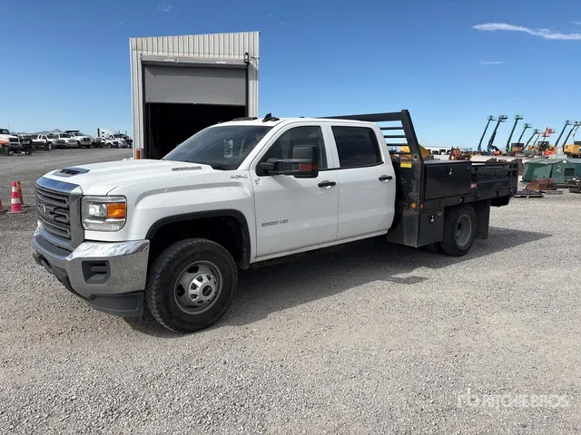 2019 GMC Sierra 3500HD 4x4 Crew Cab Flatbed Truck