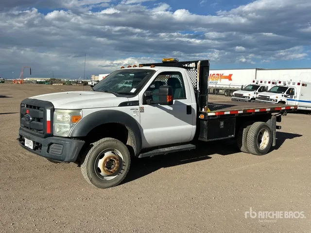 2016 Ford F-550 XL 4x4 Flatbed Truck