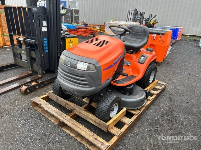 2003 Husqvarna YTH1842 4x2 Ride-On Lawn Mower