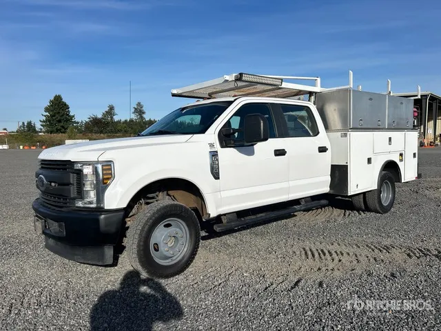 2018 Ford F-350 XL 4x4 Crew Cab Utility Truck
