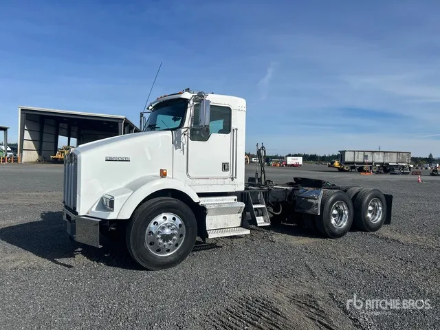 1999 Kenworth T800 6x4 T/A Day Cab Truck Tractor