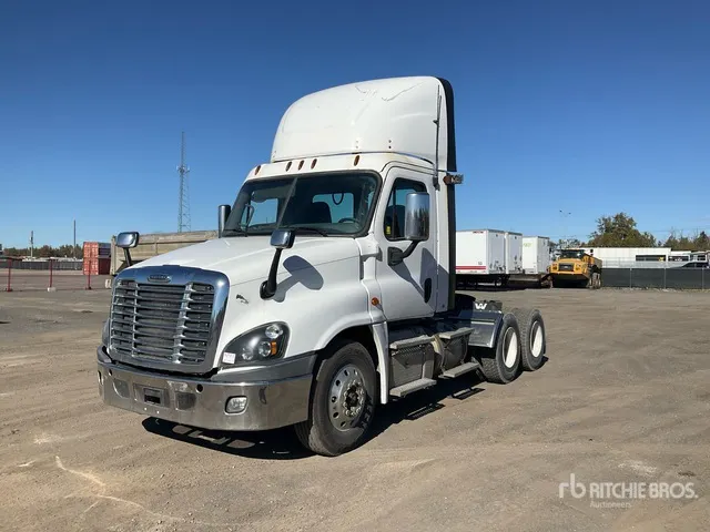 2016 Freightliner Cascadia 125 T/A Day Cab Truck Tractor