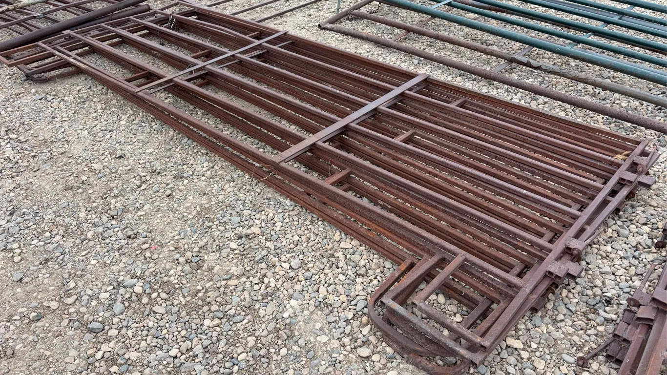 4 - 12' Heavy Duty Panels & 10' Panel