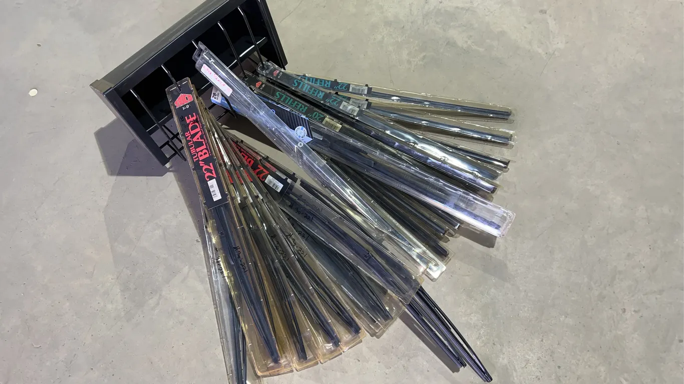 Windshield Wipers W/ Holder