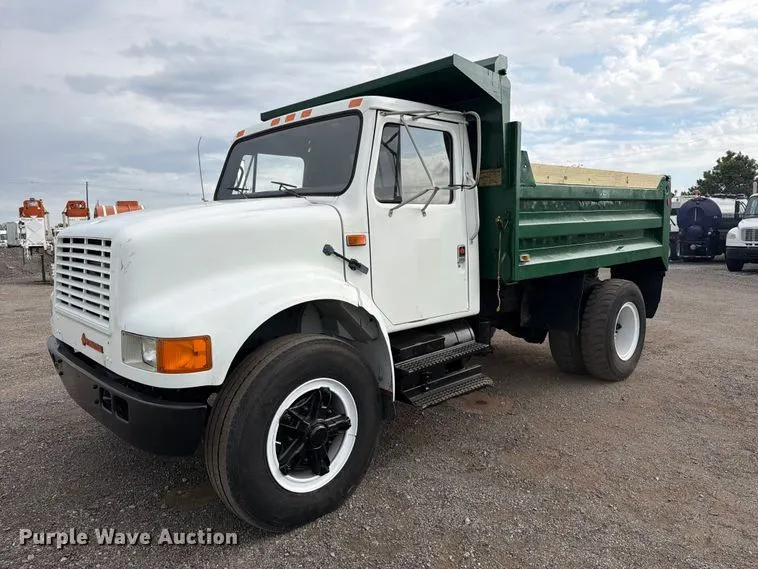 1990 International 4700 dump truck