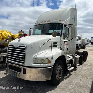 2015 Mack CXU613 semi truck