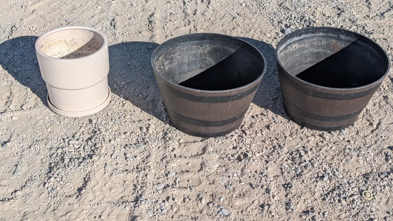 (3) Planters