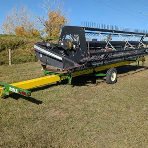 Macdon 960 with New Holland RD Adapter